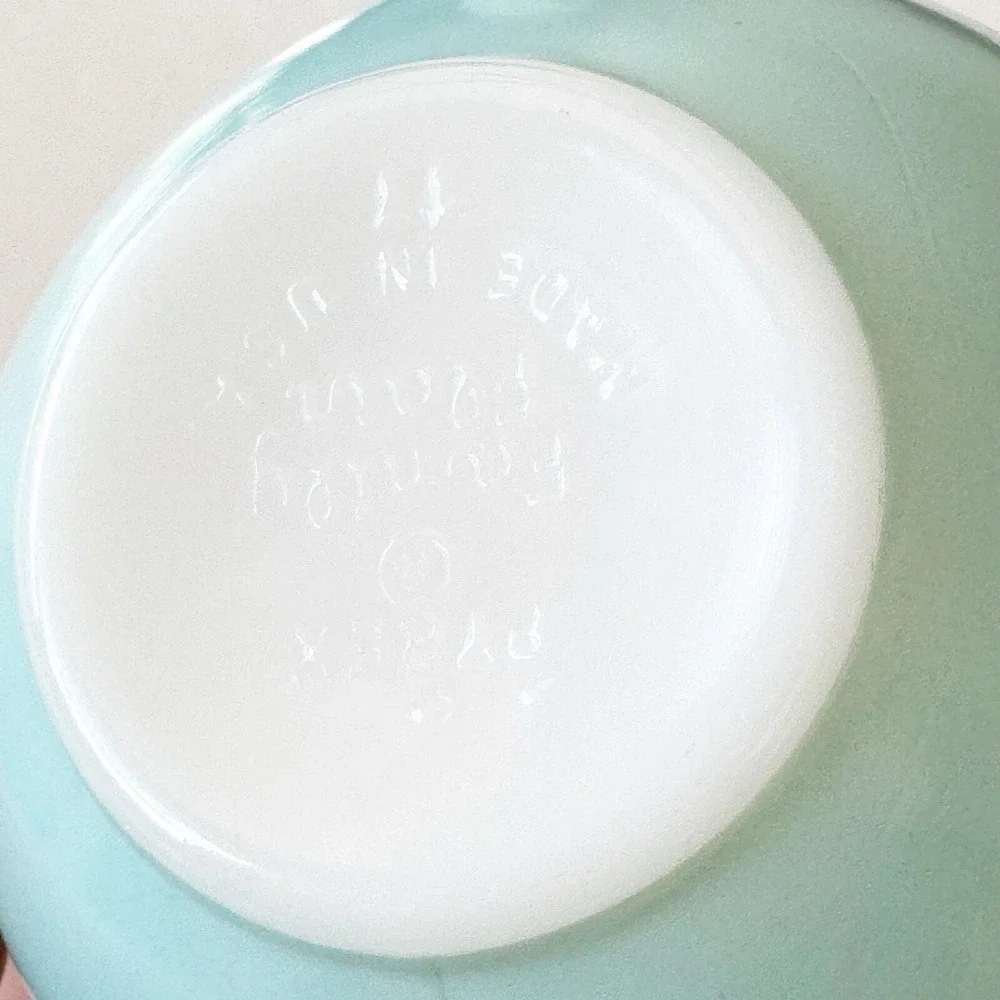 Pyrex set four
